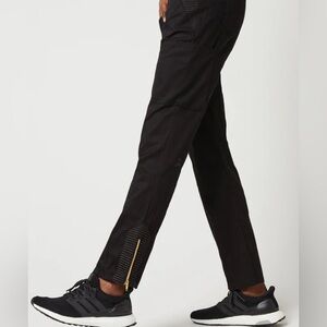 NWT - JAANUU moto scrub pant - Small - black w gold zippers and stitching 👩‍⚕️